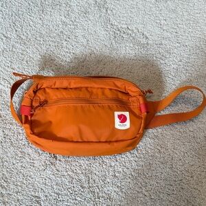 Fjǎllrǎven High Coast Hip Pack in Sunset Orange- NEW